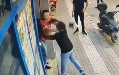 Bursa'da zincir markette &ccedil;alışan kasiyer kadına yumruklu saldırı 