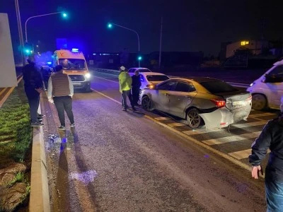 Bursa'da zincirleme kaza : 1'i &ccedil;ocuk 5 yaralı