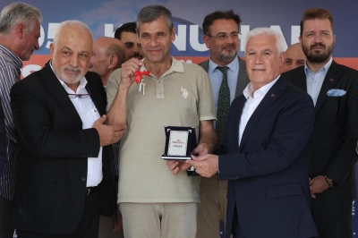 Bursa'daki B&uuml;y&uuml;k D&ouml;n&uuml;ş&uuml;mde İlk Anahtarlar Teslim Edildi