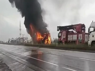 Bursa'dan Ankara'ya giden yolcu otob&uuml;s&uuml; yandı!