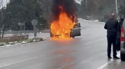 Bursa D&uuml;rdane'de otomobil alev topuna d&ouml;nd&uuml;