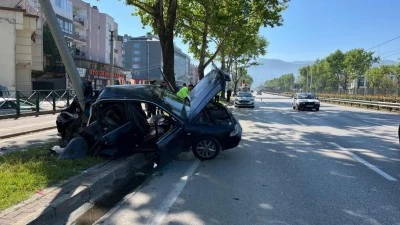Bursa g&uuml;ne bu korkun&ccedil; g&ouml;r&uuml;nt&uuml;yle uyandı: 2 yaralı! 