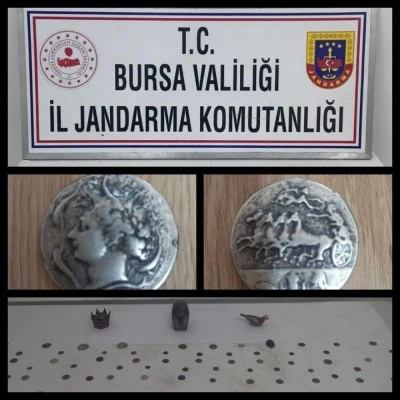Bursa jandarma 125 adet sikke ve 3 adet obje ele ge&ccedil;irdi