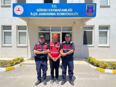 Bursa jandarma yangın b&ouml;lgesinde 9 ayrı su&ccedil;tan aranan şahsı yakaladı