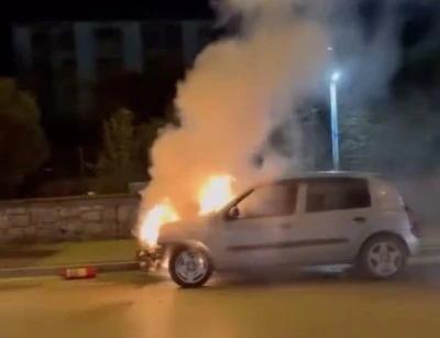 Bursa Merinos Kavşağı'nda otomobil yandı