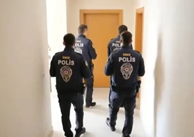 Bursa merkezli 16 ilde &lsquo;siber dolandırıcılık&rsquo; operasyonu; 18 tutuklama