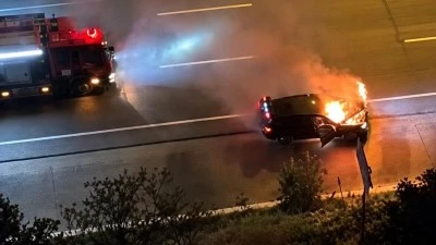 Bursa-Mudanya Yolu'nda l&uuml;ks otomobil yandı