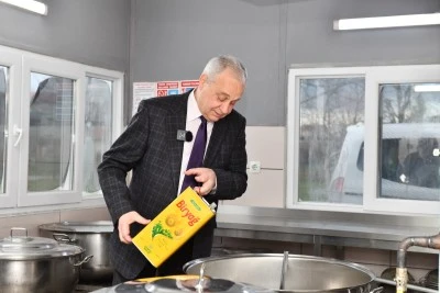 Bursa Mustafakemalpaşa Belediyesi'nin ekimini yaptığı ay&ccedil;i&ccedil;eğinden 20 bin 500 kilo mahsul elde edildi