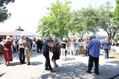 Bursa Nil&uuml;fer Belediyesi'nin olgun gen&ccedil;lerinden yıl sonu etkinliği!