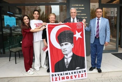 Bursa Nil&uuml;fer&rsquo;de Atat&uuml;rk bayrakları dağıtıldı 