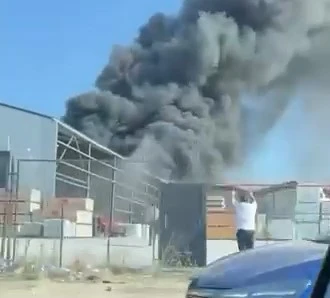 Bursa Nil&uuml;fer'de fabrika yangını