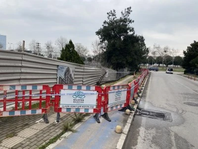 Bursa Nil&uuml;fer'de hafriyat &ccedil;alışmasında yolda &ccedil;&ouml;kme yaşandı
