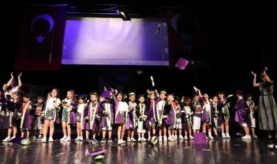 Bursa Nil&uuml;fer'de miniklerin mezuniyet heyecanı 