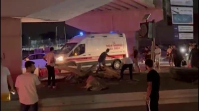 Bursa Nil&uuml;fer'de motosiklet s&uuml;r&uuml;c&uuml;s&uuml; ağır yaralandı