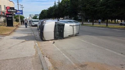 Bursa Nil&uuml;fer'de trafik kazası: 2 yaralı! 