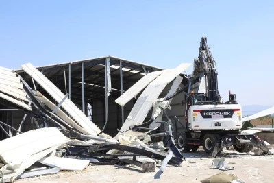Bursa Nil&uuml;fer&rsquo;de &uuml;&ccedil; ayrı mahallede yıkım