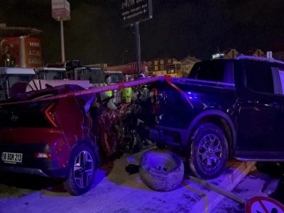 Bursa Nil&uuml;fer'de yaşanan trafik kazasında 2 kişi hayatını kaybetti