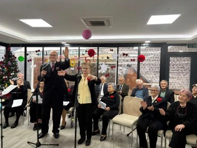 Bursa Nil&uuml;fer&rsquo;de yaşlılar yeni yılı coşkuyla karşıladı