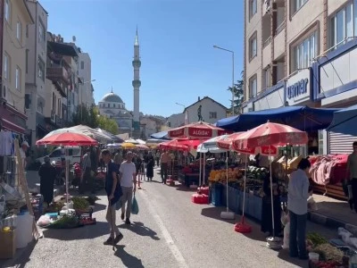 Bursa'nın 600 yıllık Beyce Pazarı asırlardır dualarla a&ccedil;ılıyor