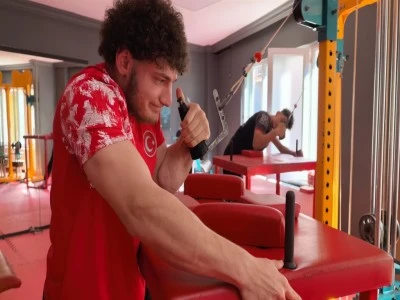 Bursa'nın d&uuml;nya şampiyonu tedavisi i&ccedil;in destek bekliyor!