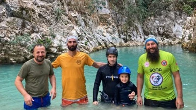 Bursa'nın en gen&ccedil; kanyoncusu: 8 yaşındaki Asya, Abadiye Kanyonu'nu ge&ccedil;ti