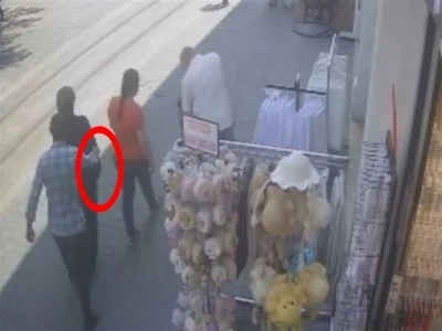 Bursa'nın en işlek caddesinde hırsızlık bu şekilde ger&ccedil;ekleşti