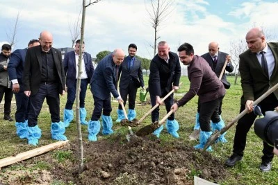 Bursa'nın fethinin 700'&uuml;nc&uuml; yılında Karacabey'de fidanlar toprakla buluştu