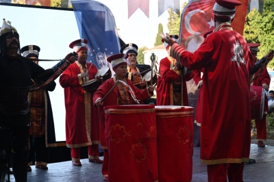 Bursa'nın Fethinin 700. Yılında İl&ccedil;e Şenlikleri Osmangazi'den Başladı