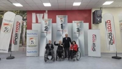 Bursa'nın gururu Aysel &Ouml;zgan'dan altın madalya