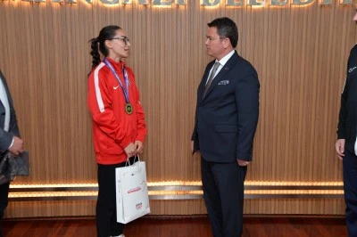 Bursa'nın gururu Sıla Zeynep Turan'ı Başkan Erkan Aydın ağırladı