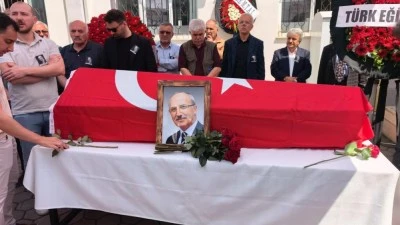 Bursa'nın sevilen okul m&uuml;d&uuml;r&uuml; g&ouml;z yaşlarıyla son yolculuğuna uğurlandı
