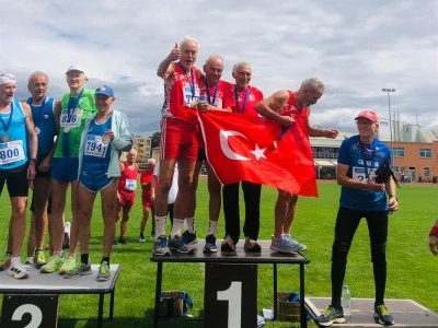 Bursa'nın &uuml;nl&uuml; master atleti Murat Ka&ccedil;ar Hırvatistan'dan 4 madalya ile d&ouml;nd&uuml;