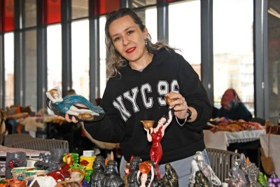 Bursa'nın &uuml;reten kadınları el emeklerini Osmangazi Meydanı'nda sergiledi