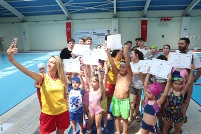 Bursa Osmangazi Belediyesi geleceğin y&uuml;z&uuml;c&uuml;lerini yetiştirdi