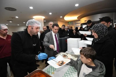 Bursa Osmangazi Belediyesi'nde Ramazan coşkusu mahalle mahalle devam ediyor! 