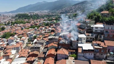 Bursa Osmangazi'de 4 ev alevlere teslim oldu
