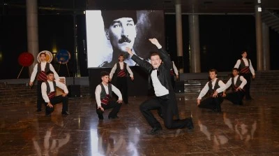 Bursa Osmangazi'de Atat&uuml;rk '&Ouml;zg&uuml;rl&uuml;k' adı altında anıldı