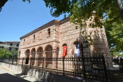 Bursa &Ouml;zl&uuml;ce Camii yeniden ibadete a&ccedil;ıldı