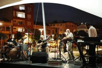 Bursa Pancar Deposu'nda sinema ve m&uuml;zik keyfi