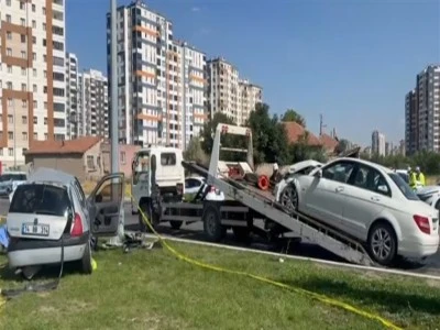 Bursa plakalı aracın karıştığı kazada 2 &ouml;l&uuml; 3 yaralı 