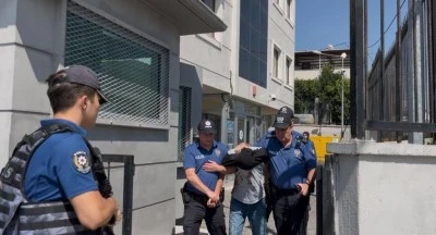 Bursa polisi kovalamaca sonucu 27 yıl ceza ile aranan 16 yaşındaki firariyi yakaladı