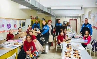 Bursa polisinden &ccedil;ocuklara resim kursu 