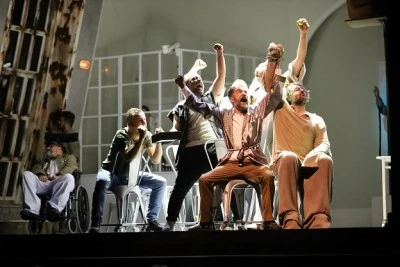 Bursa Şehir Tiyatrosu, sezonu Guguk Kuşu oyunuyla a&ccedil;tı