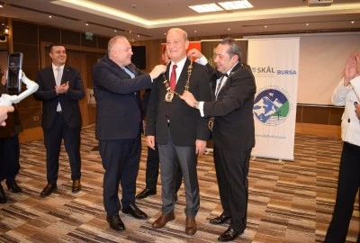 Bursa SKAL Kul&uuml;b&uuml;'nde D&ouml;nem Başkanlığı İsmail Kuru'da