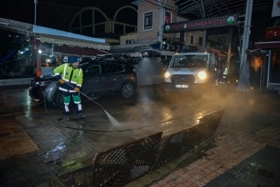 Bursa Tarihi &Ccedil;arşı ve Hanlar B&ouml;lgesinde gece mesaisi
