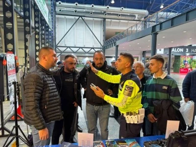 Bursa Tarım ve Hayvancılık Fuarı'nda jandarmadan trakt&ouml;r s&uuml;r&uuml;c&uuml;lerine trafik eğitimi