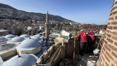 Bursa Ulu Cami'nin Ramazan mahyasının asılmasına başlandı