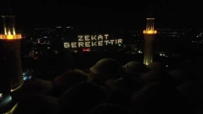 Bursa Ulu Cami'nin yeni mahyası kenti aydınlattı