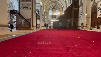 Bursa Ulucami'de halı yenileme &ccedil;alışmaları başladı
