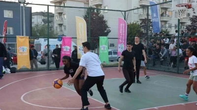 Bursa Uluslararası Spor Festivali&rsquo;nde sokak basketbolu heyecanı
